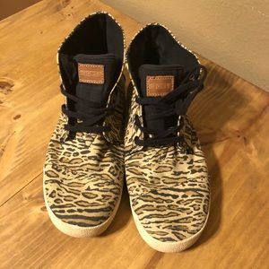 Toms high top lace up leopard print shoe